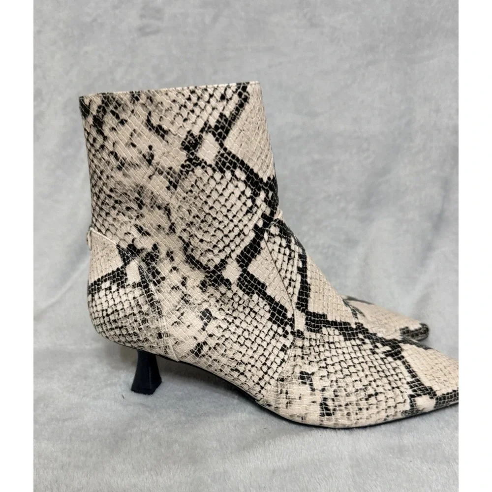 Michael Kors NEW Boots Bootie Snake Print Ankle Boots Kitten Heel SZ 9.5 Black - Picture 4 of 11